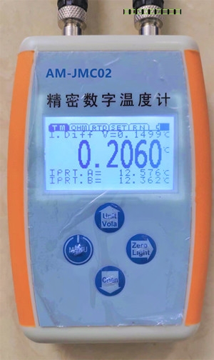 手持式雙通道精密數(shù)字溫度計